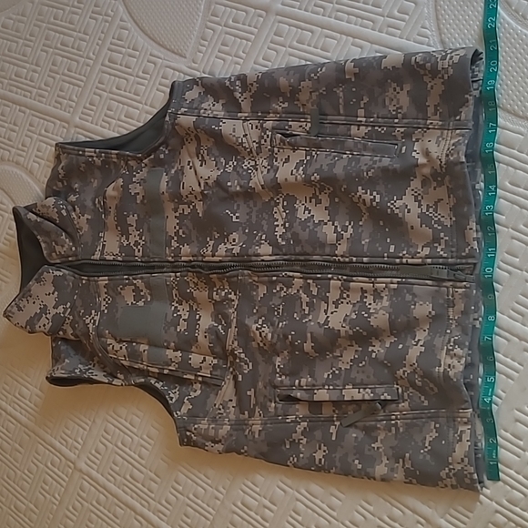 Digital Camouflage Vest - Picture 3 of 5